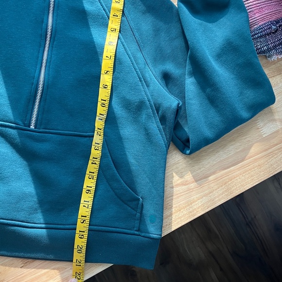 FOREST GREEN DANSKIN CROPPED HOODY
SIZE SMALL - Picture 3 of 10